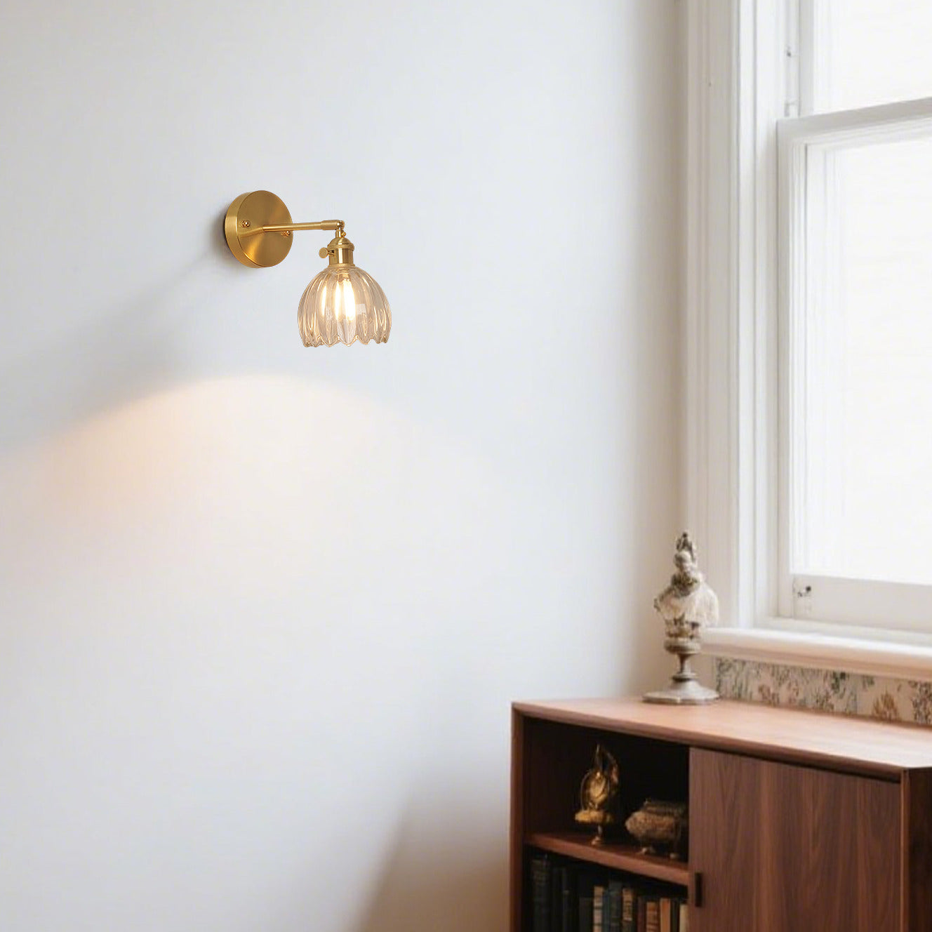 Applique a forma di bocciolo di tulipano dorato per interni classici