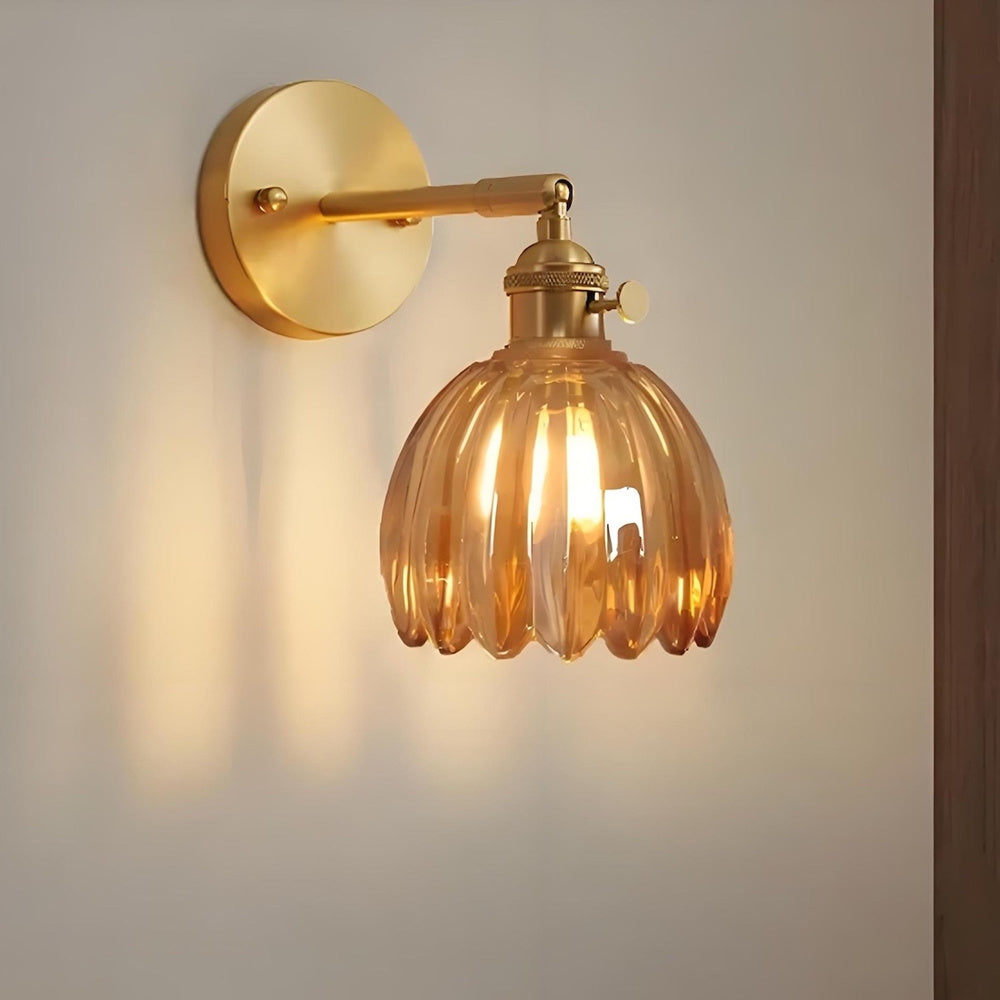 Applique a forma di bocciolo di tulipano dorato per interni classici